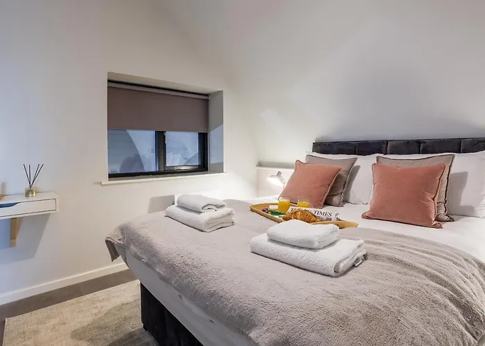 Luxury Apartment 5 Min To City Centre*Free Parking